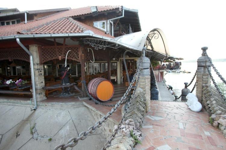 Hotel Dunav Sremski Karlovci Zewnętrze zdjęcie