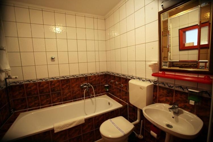 Hotel Dunav Sremski Karlovci Zewnętrze zdjęcie