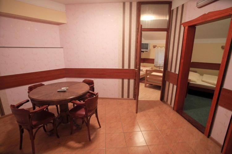 Hotel Dunav Sremski Karlovci Zewnętrze zdjęcie